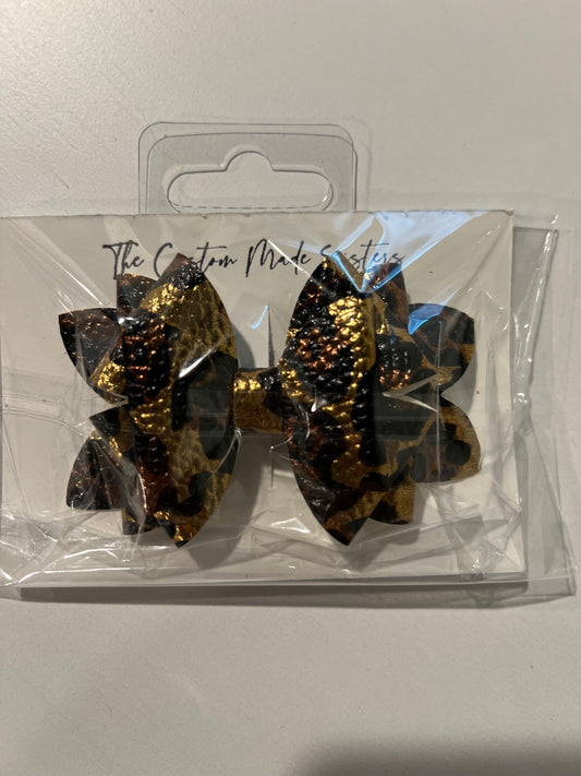 3.5” Shiny cheetah faux bow